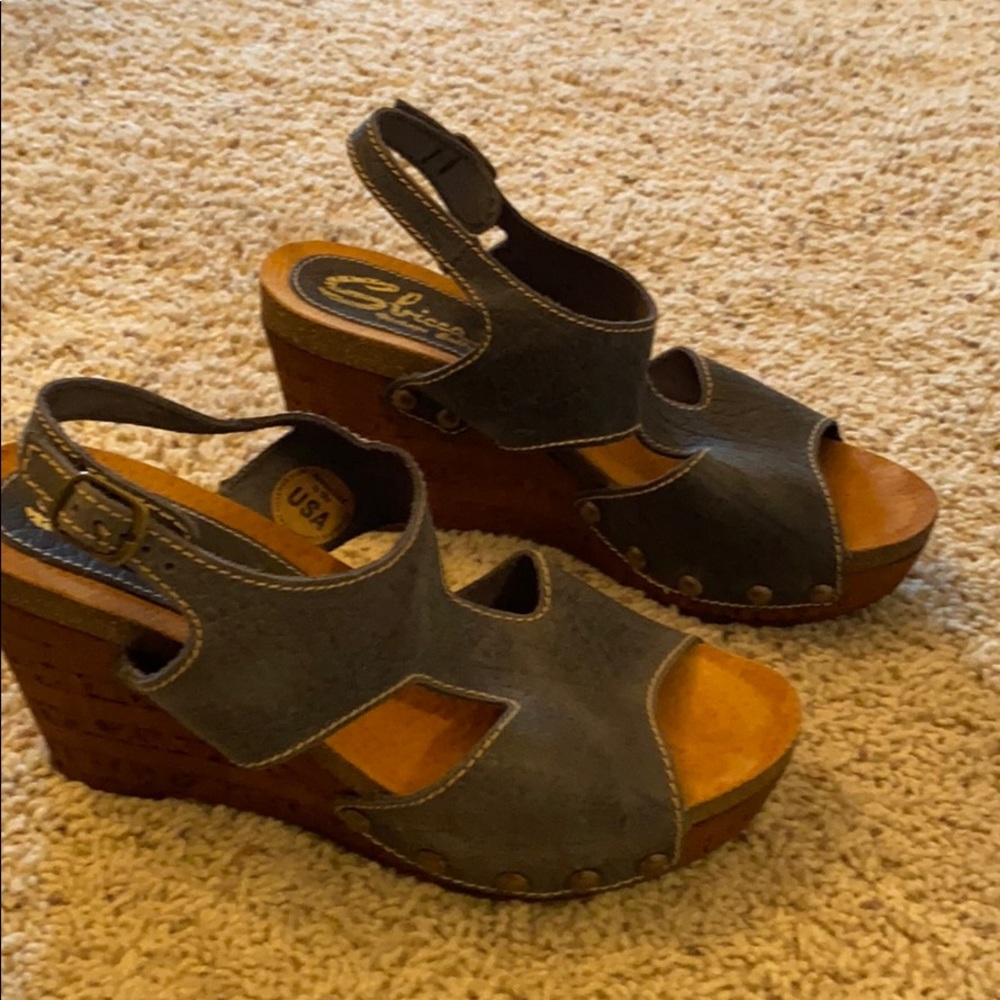 Wedge sandals